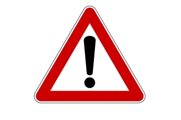 Die Grafik eines dreieckigen Warnschildes mit rotem Rahmen, weißem Hintergrund und einem schwarzen Ausrufezeichen in der Mitte.