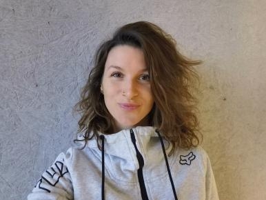 junge Frau lächelnd