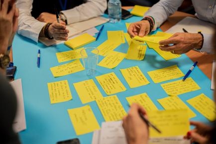 Arbeitsgruppe: Demokratiezentrum vermittelt Grundlagen zu Rechtsextremismus und Radikalisierung