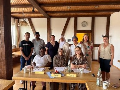 Melina Miguel-Testa (Landratsamt Konstanz) und Gesa Krämer (consilia cct) mit den Teilnehmenden des Workshopsops Melina Miguel-Testa (Landratsamt Konstanz) und Gesa Krämer (consilia cct) mit den Teilnehmenden des Workshopsops